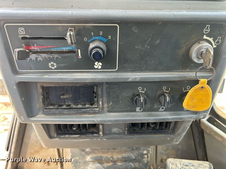 image for item DR4686 1999 Komatsu D65EX-12  dozer