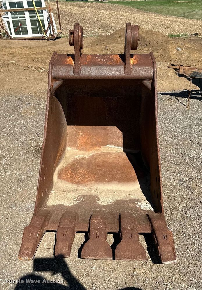 image for item DR5180 Caterpillar  excavator bucket