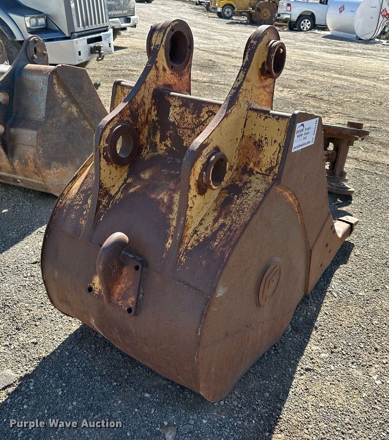 image for item DR5180 Caterpillar  excavator bucket