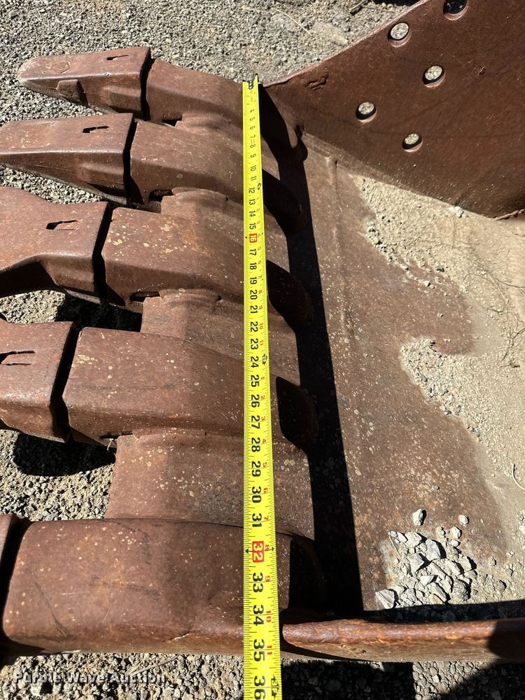 image for item DR5180 Caterpillar  excavator bucket