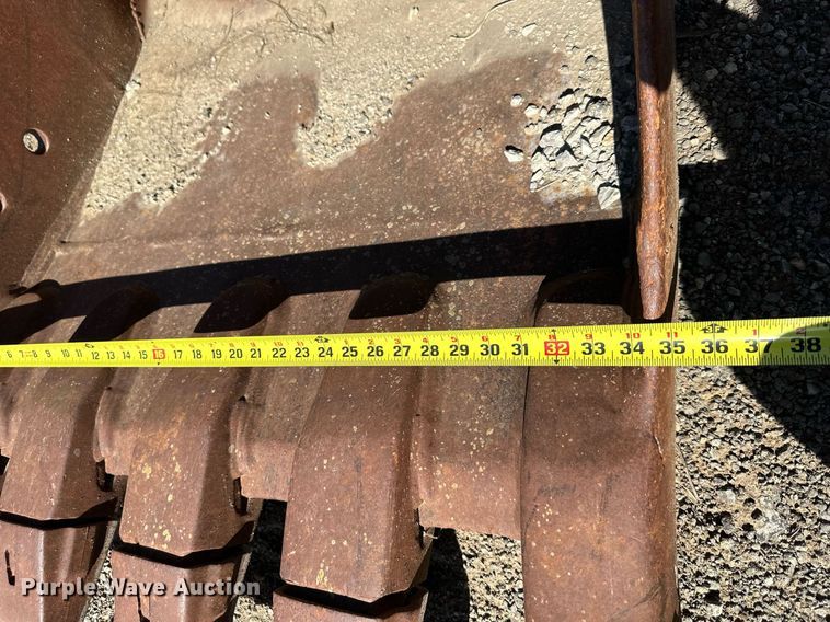 image for item DR5180 Caterpillar  excavator bucket