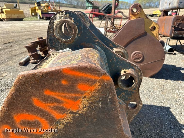 image for item DR5181 Caterpillar  excavator bucket