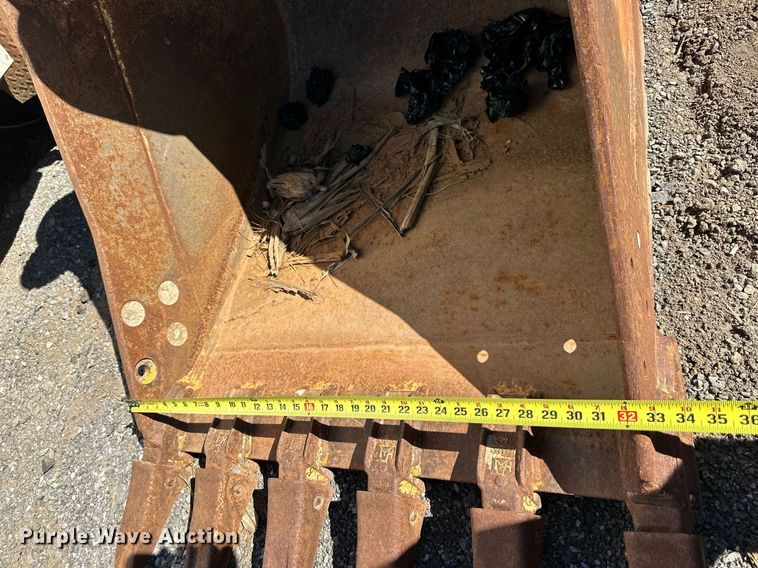 image for item DR5182 Caterpillar  excavator bucket