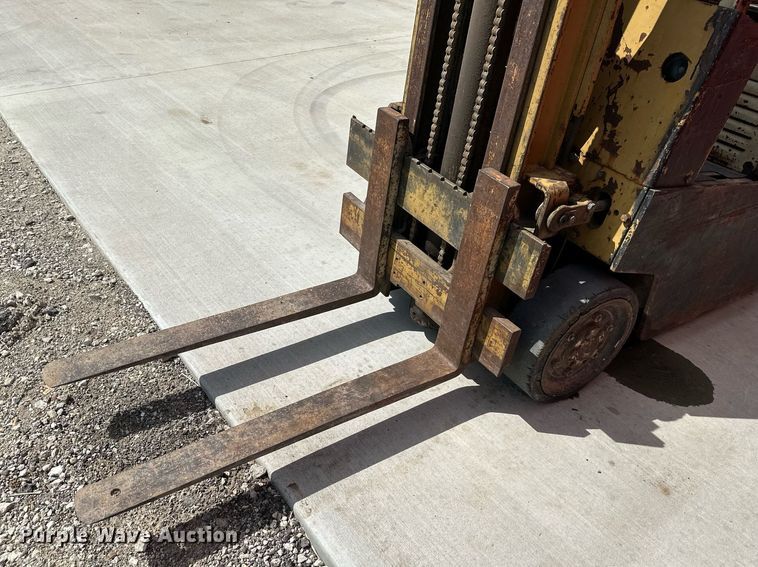 image for item DR5185 Yale GLC030UAD071  forklift