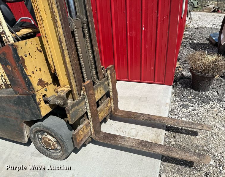 image for item DR5185 Yale GLC030UAD071  forklift