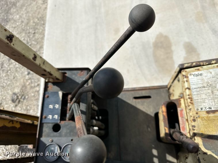 image for item DR5185 Yale GLC030UAD071  forklift