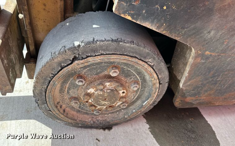 image for item DR5185 Yale GLC030UAD071  forklift