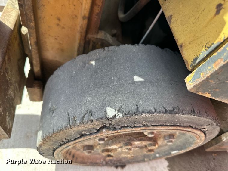 image for item DR5185 Yale GLC030UAD071  forklift