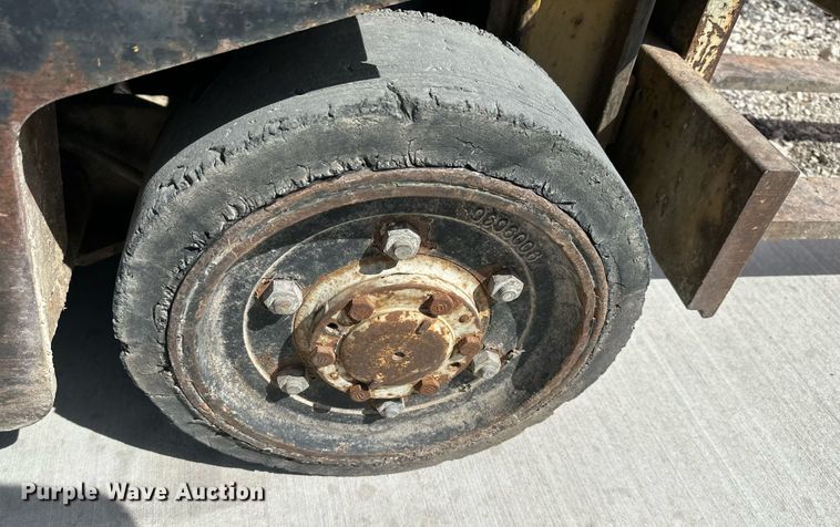 image for item DR5185 Yale GLC030UAD071  forklift