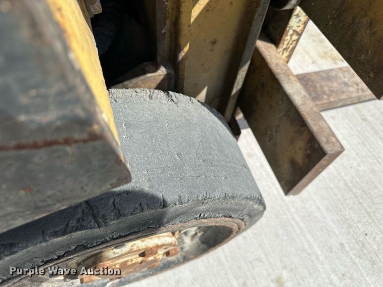 image for item DR5185 Yale GLC030UAD071  forklift