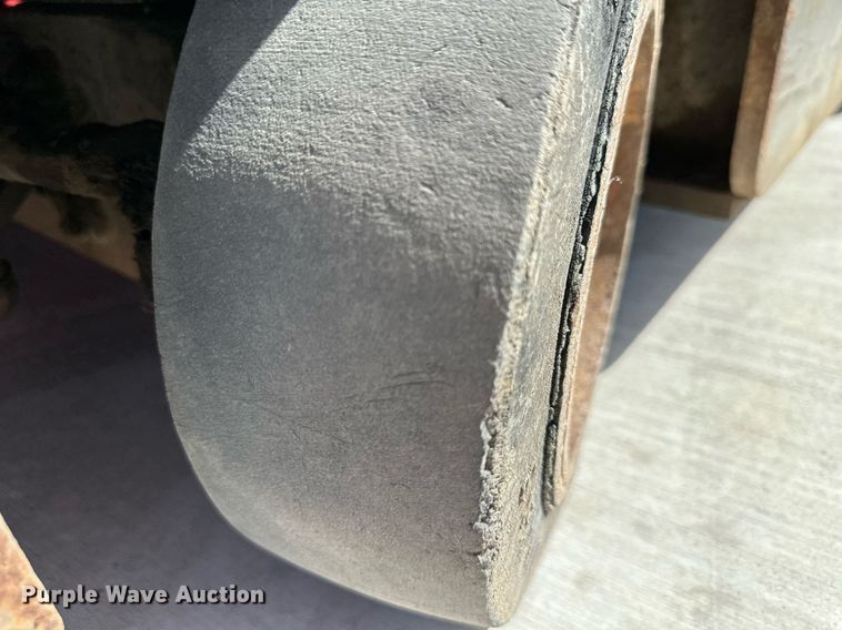 image for item DR5185 Yale GLC030UAD071  forklift