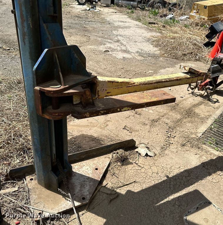 image for item DR5188 Rotary  two post automotive lift