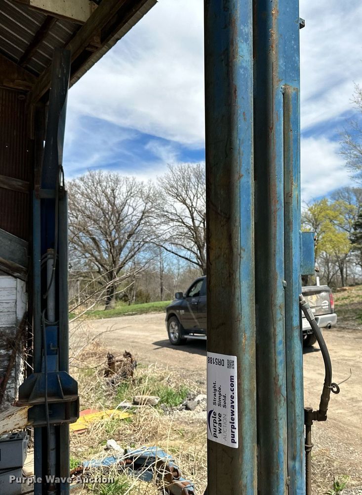 image for item DR5188 Rotary  two post automotive lift