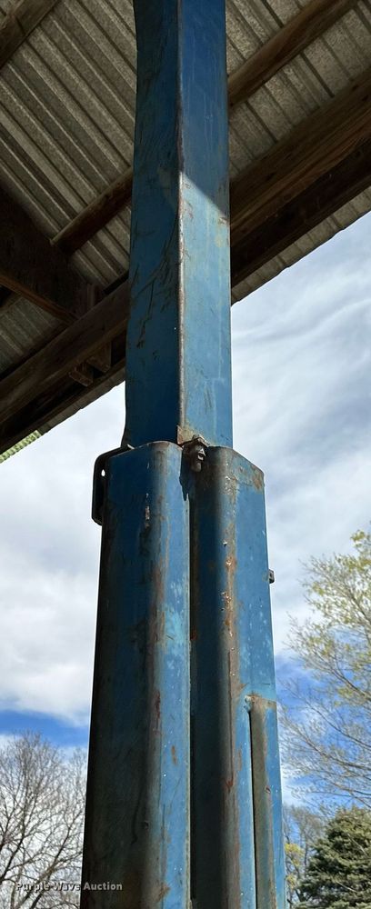 image for item DR5188 Rotary  two post automotive lift