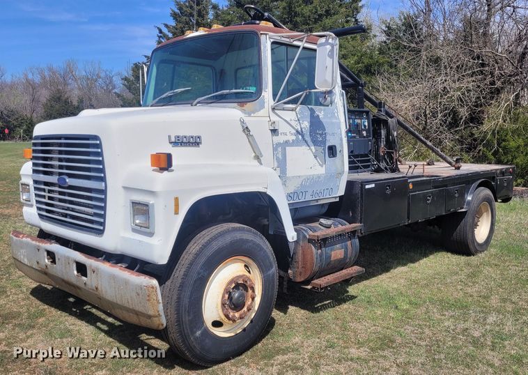 image for item EB9765 1992 Ford L8000  winch truck