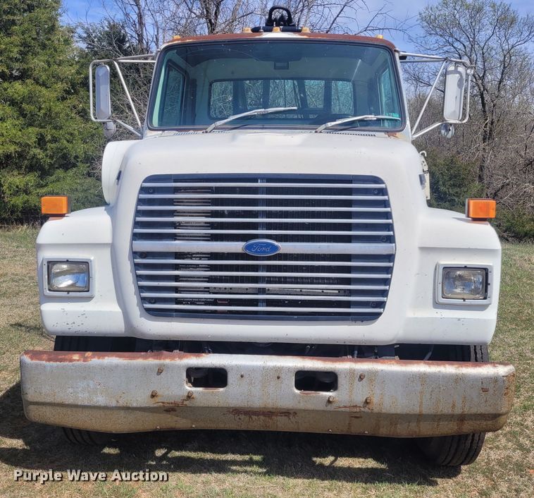 image for item EB9765 1992 Ford L8000  winch truck