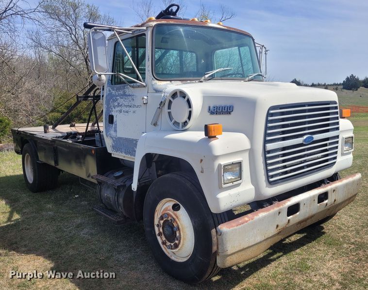 image for item EB9765 1992 Ford L8000  winch truck