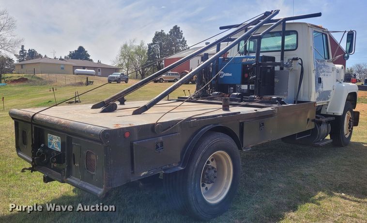 image for item EB9765 1992 Ford L8000  winch truck