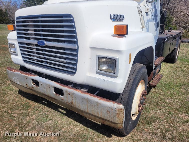 image for item EB9765 1992 Ford L8000  winch truck