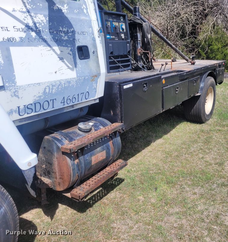 image for item EB9765 1992 Ford L8000  winch truck