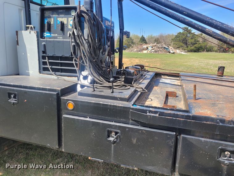 image for item EB9765 1992 Ford L8000  winch truck