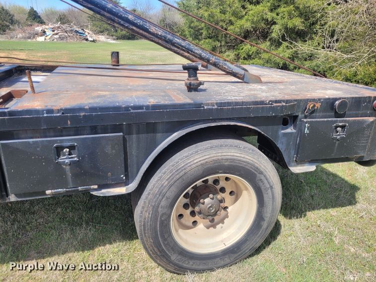 image for item EB9765 1992 Ford L8000  winch truck