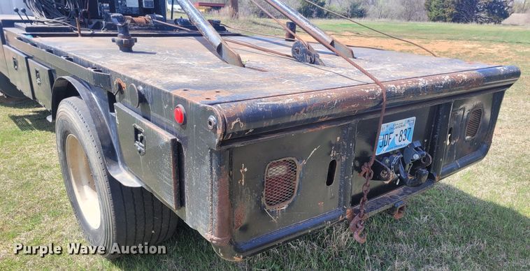 image for item EB9765 1992 Ford L8000  winch truck