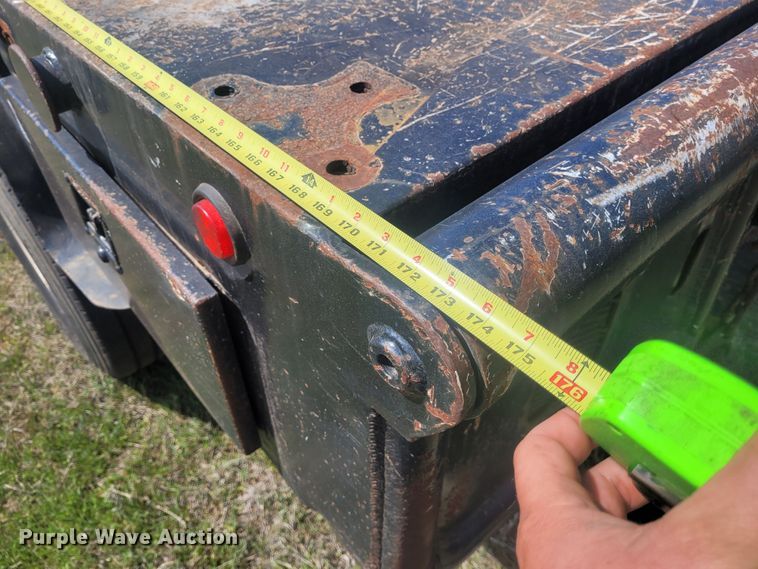 image for item EB9765 1992 Ford L8000  winch truck