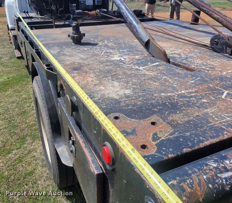 image for item EB9765 1992 Ford L8000  winch truck