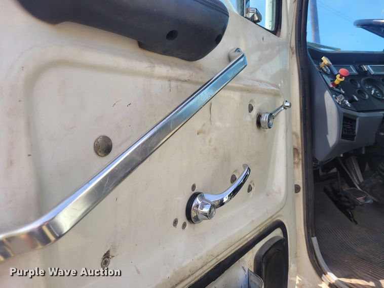 image for item EB9765 1992 Ford L8000  winch truck