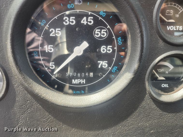 image for item EB9765 1992 Ford L8000  winch truck