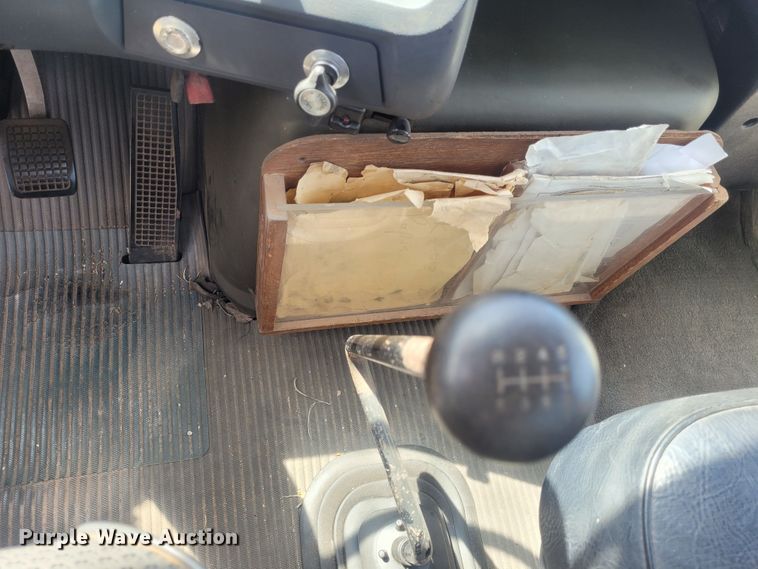 image for item EB9765 1992 Ford L8000  winch truck