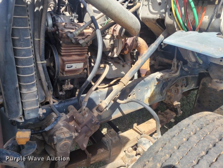 image for item EB9765 1992 Ford L8000  winch truck