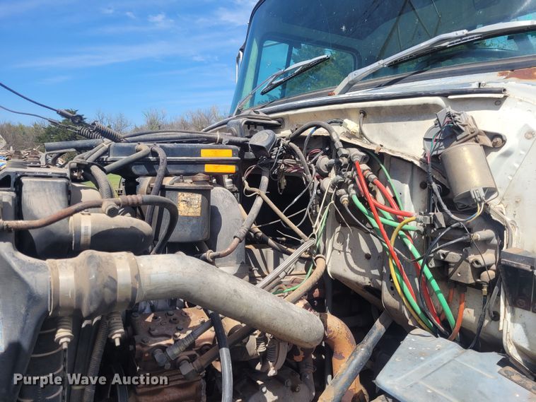 image for item EB9765 1992 Ford L8000  winch truck