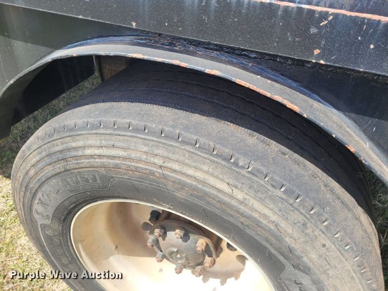 image for item EB9765 1992 Ford L8000  winch truck