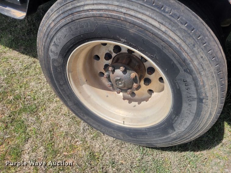 image for item EB9765 1992 Ford L8000  winch truck