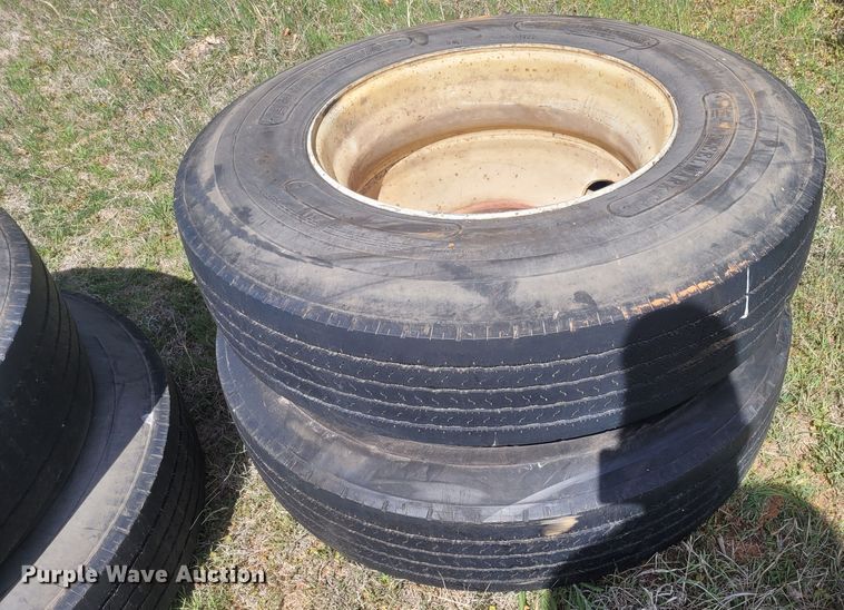 image for item EB9765 1992 Ford L8000  winch truck