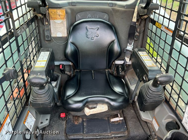 image for item II9033 2015 Bobcat T870  tracked skid steer loader