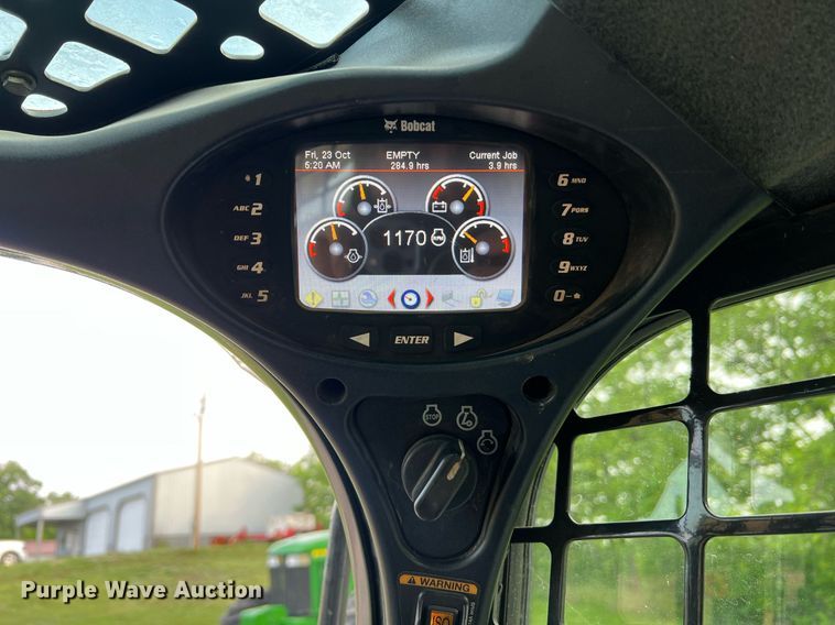 image for item II9033 2015 Bobcat T870  tracked skid steer loader