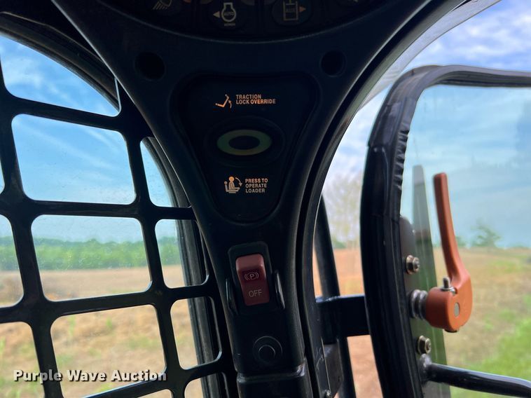 image for item II9033 2015 Bobcat T870  tracked skid steer loader