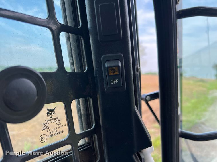 image for item II9033 2015 Bobcat T870  tracked skid steer loader