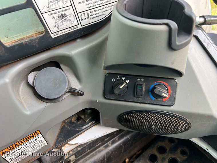 image for item II9033 2015 Bobcat T870  tracked skid steer loader