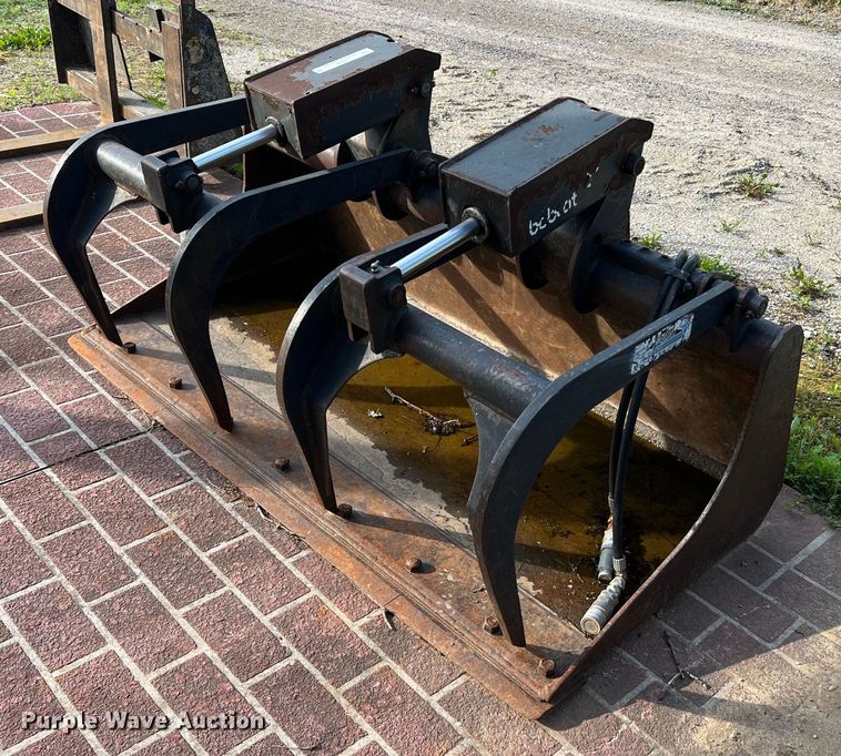 image for item II9039 Bobcat  skid steer grapple bucket