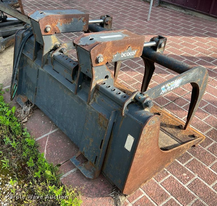 image for item II9039 Bobcat  skid steer grapple bucket