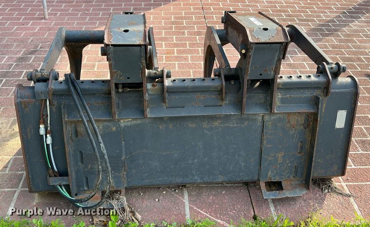 image for item II9039 Bobcat  skid steer grapple bucket
