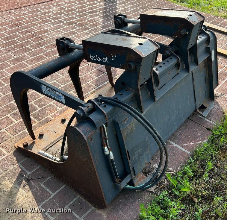 image for item II9039 Bobcat  skid steer grapple bucket