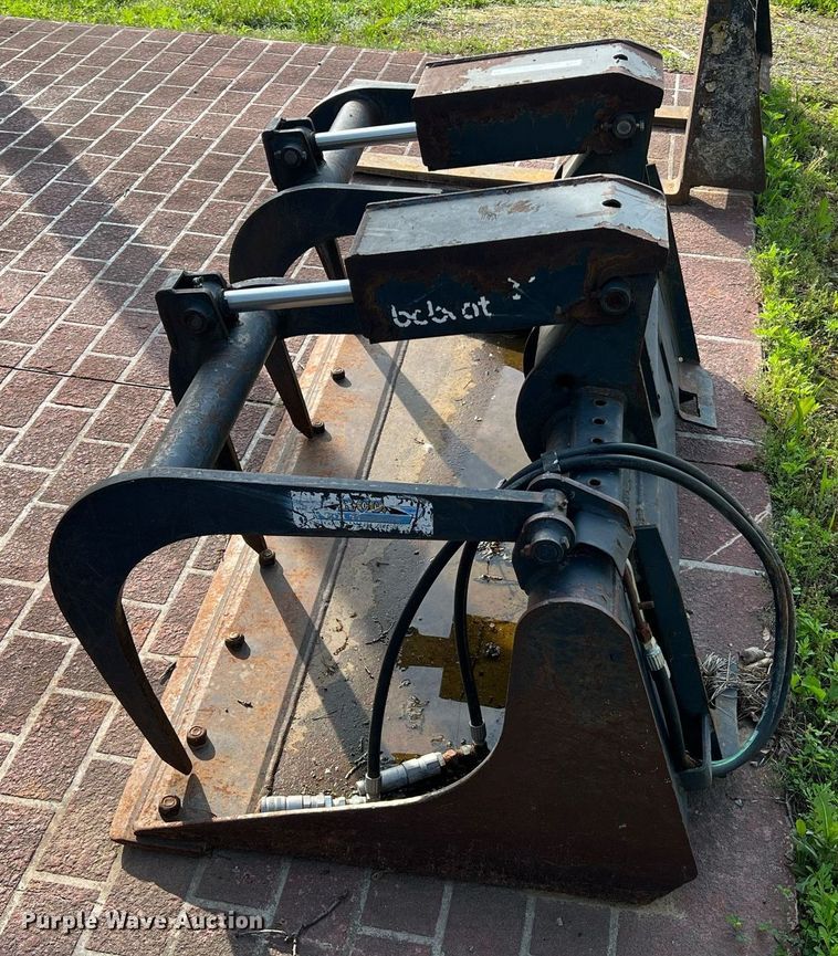 image for item II9039 Bobcat  skid steer grapple bucket
