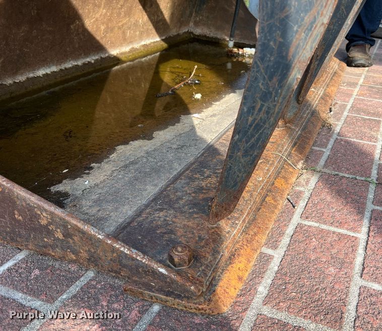 image for item II9039 Bobcat  skid steer grapple bucket