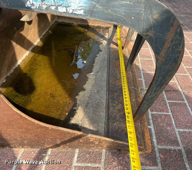 image for item II9039 Bobcat  skid steer grapple bucket