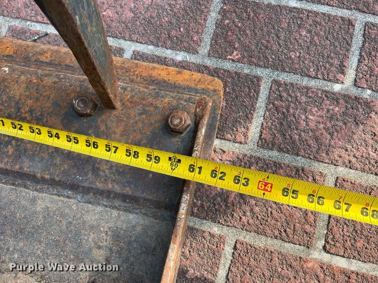 image for item II9039 Bobcat  skid steer grapple bucket